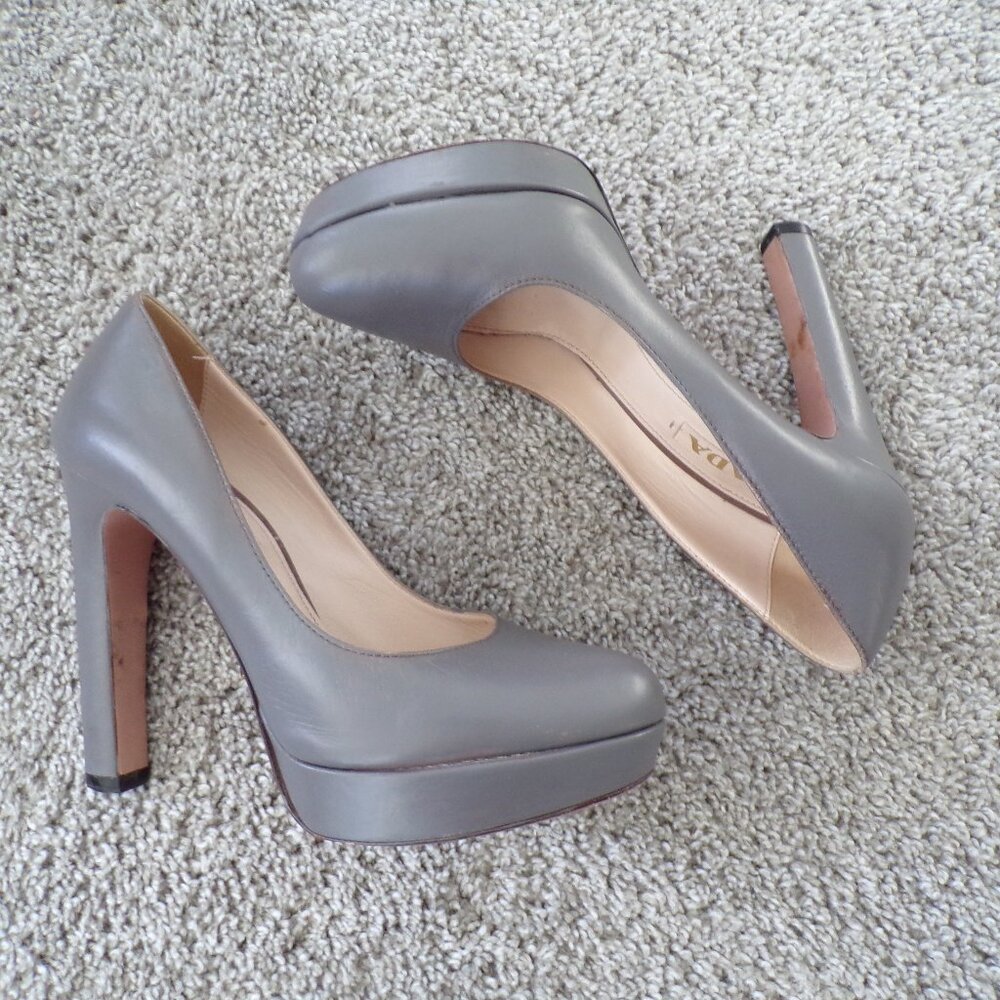 Prada gray neutral pumps Heels 37